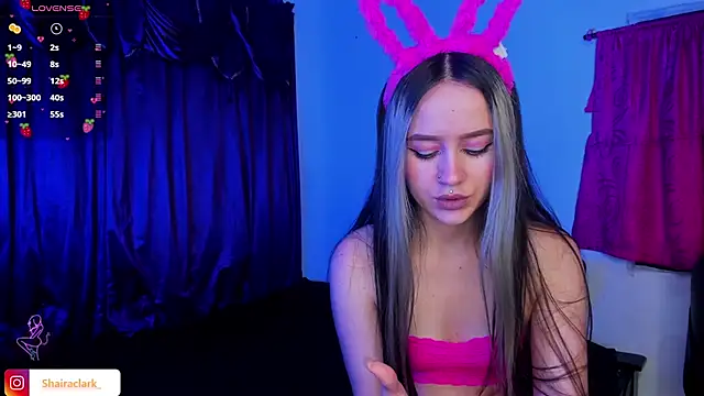 Shairaclark  online show from October 31, 8:32 pm