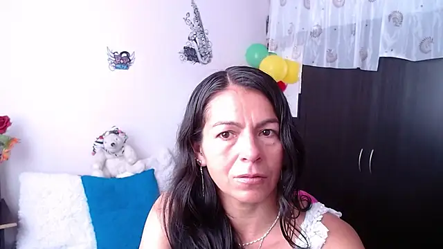 camilavargas  online show from September 25, 8:23 pm