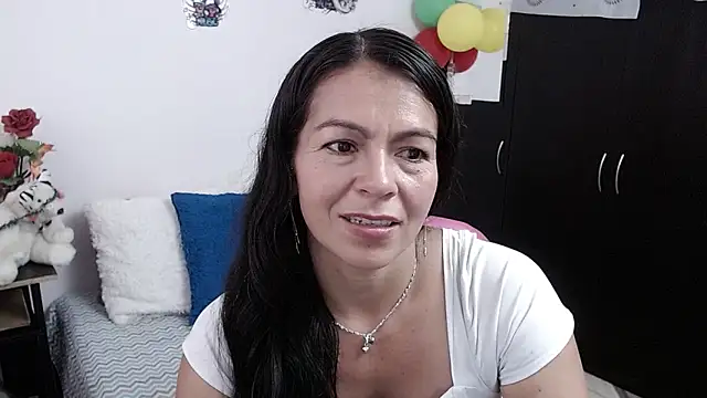 camilavargas  online show from September 27, 8:36 pm