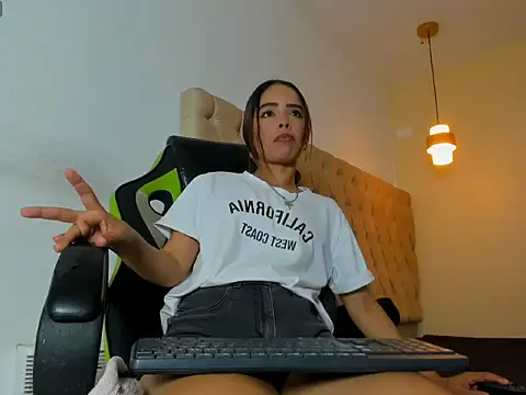 Naomis 35 online show from October 13, 7:36 pm