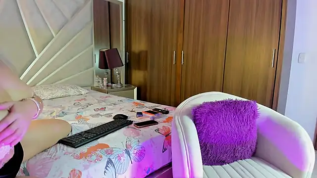 LiaRusselll  online show from September 27, 11:54 pm