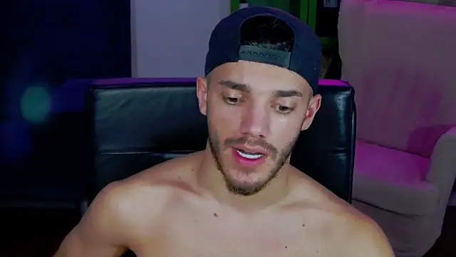 DominicValente online show from November 12, 9:03 pm