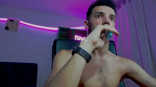 DominicValente online show from November 19, 7:25 pm