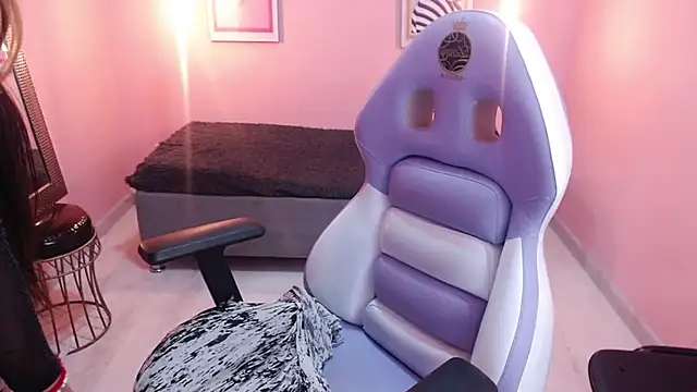 Snapshot of Bunny_poison chatting on September 24, 8:23 pm Bunny poison online show from September 24, 8:23 pm