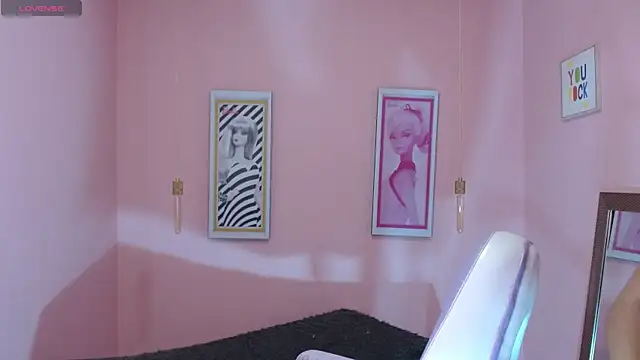 Snapshot of Bunny_poison chatting on October 22, 2:17 pm Bunny poison online show from October 22, 2:17 pm