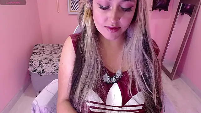 Snapshot of Bunny_poison chatting on November 6, 2:18 pm Bunny poison online show from November 6, 2:18 pm