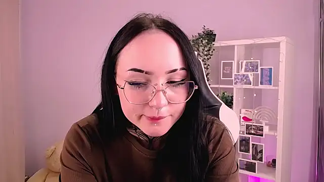 Snapshot of MollyKissy chatting on October 17, 8:06 am MollyKissy online show from October 17, 8:06 am