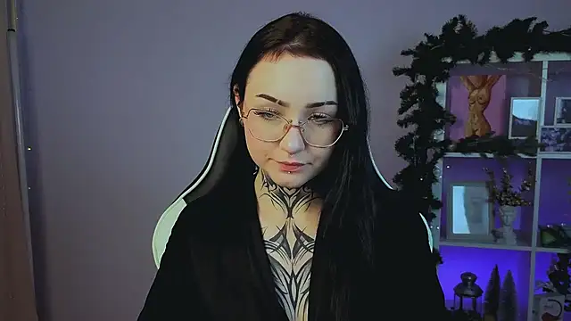 Snapshot of MollyKissy chatting on December 14, 8:09 am MollyKissy online show from December 14, 8:09 am