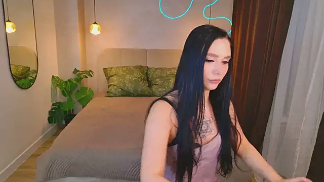 Snapshot of B_Monica_ chatting on October 19, 9:04 pm B Monica online show from October 19, 9:04 pm