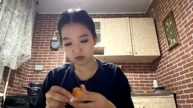 Snapshot of EmmaLeexth chatting on November 4, 12:59 pm EmmaLeexth online show from November 4, 12:59 pm