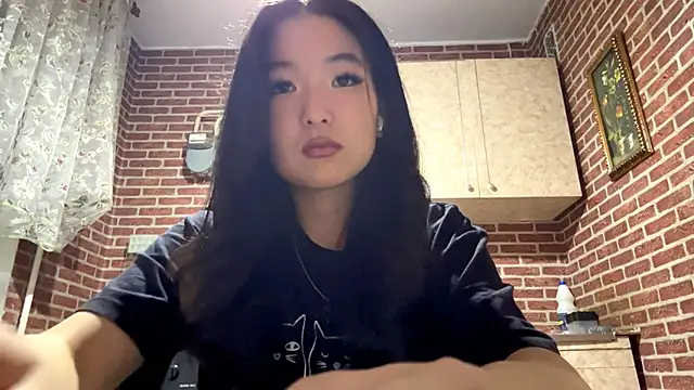 Snapshot of EmmaLeexth chatting on November 8, 12:27 pm EmmaLeexth online show from November 8, 12:27 pm