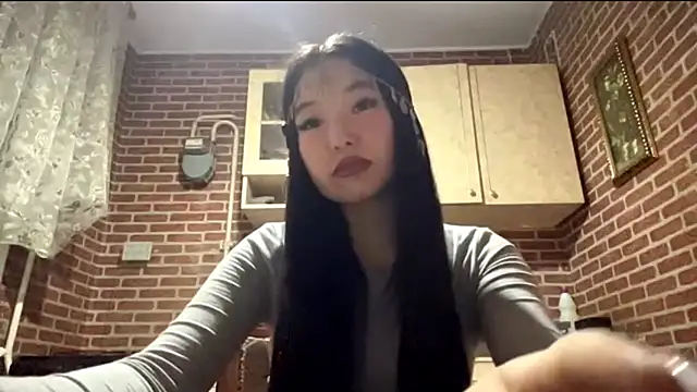 Snapshot of EmmaLeexth chatting on November 22, 1:10 pm EmmaLeexth online show from November 22, 1:10 pm