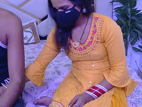 Snapshot of Lovelyy-couple chatting on October 15, 4:56 am Lovelyy-couple online show from October 15, 4:56 am