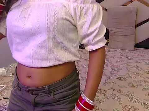 Snapshot of Lovelyy-couple chatting on October 19, 7:09 am Lovelyy-couple online show from October 19, 7:09 am