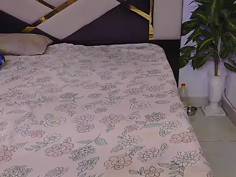 Snapshot of Lovelyy-couple chatting on November 1, 6:15 am Lovelyy-couple online show from November 1, 6:15 am