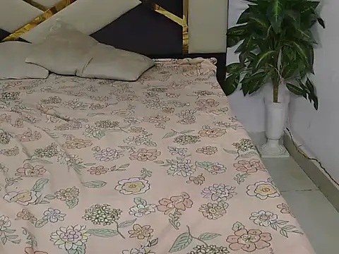 Snapshot of Lovelyy-couple chatting on November 13, 12:15 pm Lovelyy-couple online show from November 13, 12:15 pm