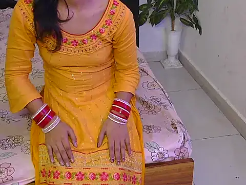 Snapshot of Lovelyy-couple chatting on November 21, 9:41 am Lovelyy-couple online show from November 21, 9:41 am