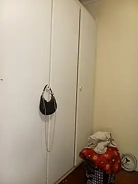 BubblyBeautiful online show from November 13, 8:24 am