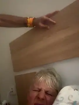 Snapshot of VyC7564 chatting on October 13, 2:22 am VyC7564 online show from October 13, 2:22 am