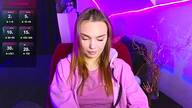 KitsyMoore online show from September 22, 1:13 pm