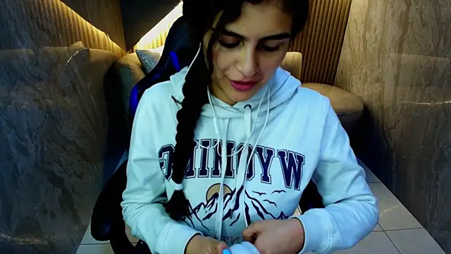 dany r  online show from November 14, 1:21 pm