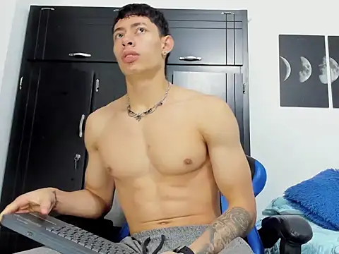 Snapshot of jey_cox23 chatting on October 4, 10:57 am jey cox23 online show from October 4, 10:57 am