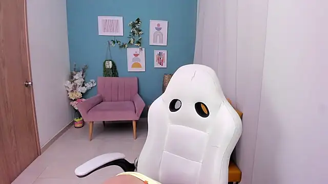 Victoria Jonnesss online show from November 4, 11:42 am