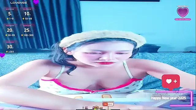 Snapshot of Lalacream12 chatting on September 30, 12:21 pm Lalacream12 online show from September 30, 12:21 pm