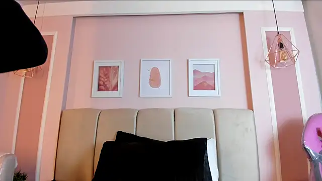 Sarah Reidd online show from October 22, 12:27 pm