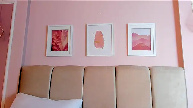 Sarah Reidd online show from November 28, 12:30 pm