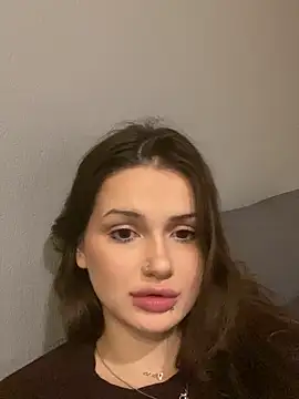 SoShyEmmyyy online show from September 29, 8:02 pm