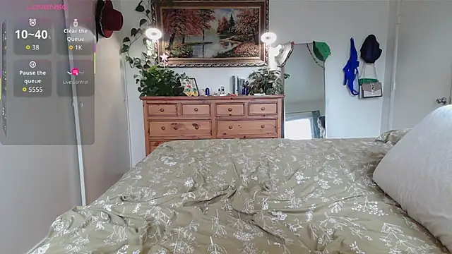 Snapshot of wutangwendy chatting on October 13, 9:59 pm wutangwendy online show from October 13, 9:59 pm