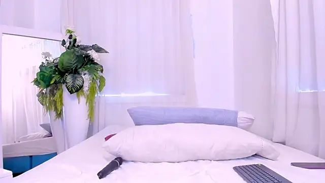 LolaJenkinss online show from September 26, 1:15 pm