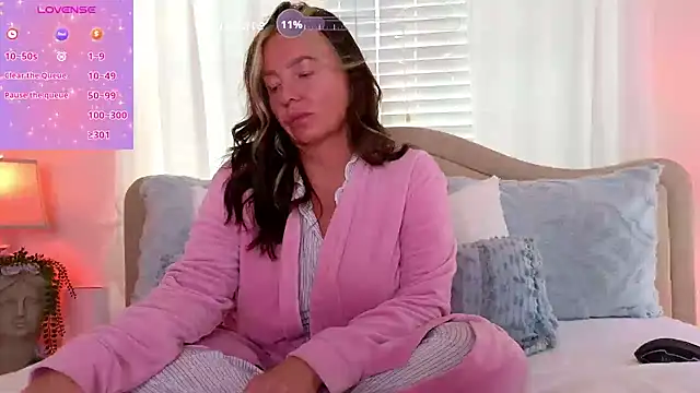 STIFFLERSMOMM online show from October 31, 2:18 pm