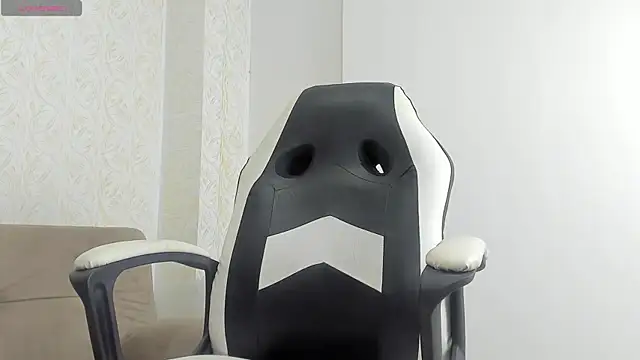 MaximoHall86 online show from October 1, 1:06 pm