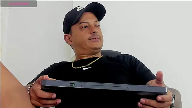 MaximoHall86 online show from October 20, 12:49 pm