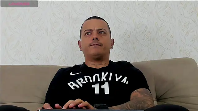 MaximoHall86 online show from October 28, 12:19 pm