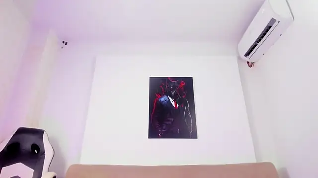 MaximoHall86 online show from November 15, 12:45 pm