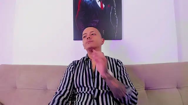 MaximoHall86 online show from November 24, 1:00 pm