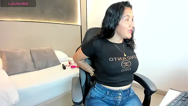 zoee zi online show from October 13, 7:25 pm