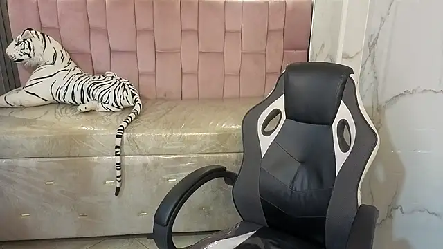 Soffia b online show from October 15, 3:06 am