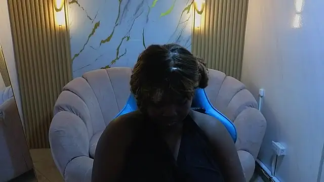 Soffia b online show from November 29, 8:01 pm