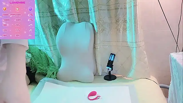 White-Lia online show from September 30, 7:52 pm