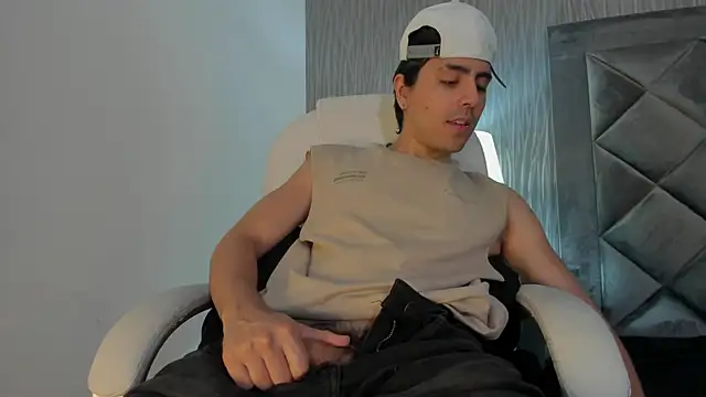 dylan cross  online show from November 13, 11:31 am