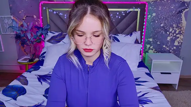 KellyHayden online show from October 3, 10:23 am