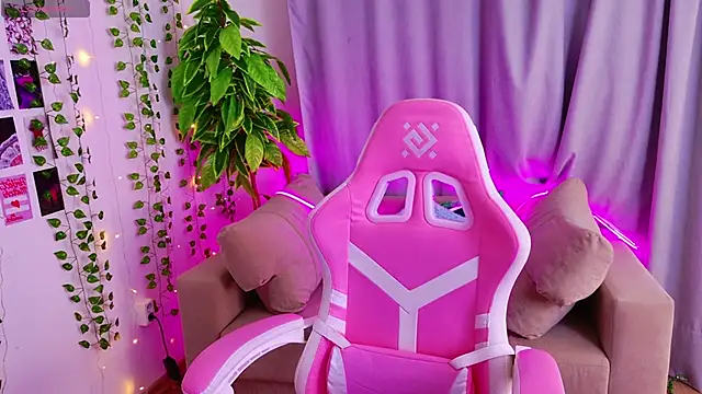 KellyHayden online show from November 16, 4:23 pm