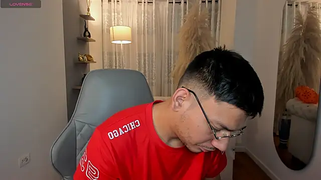 Snapshot of marcuswildx chatting on October 7, 11:40 am marcuswildx online show from October 7, 11:40 am