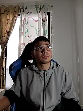 Snapshot of marcuswildx chatting on November 14, 1:21 pm marcuswildx online show from November 14, 1:21 pm