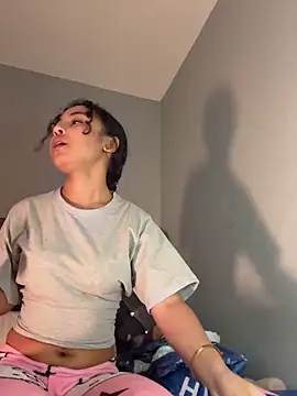 Snapshot of OliviaAshhh chatting on December 4, 11:35 pm OliviaAshhh online show from December 4, 11:35 pm