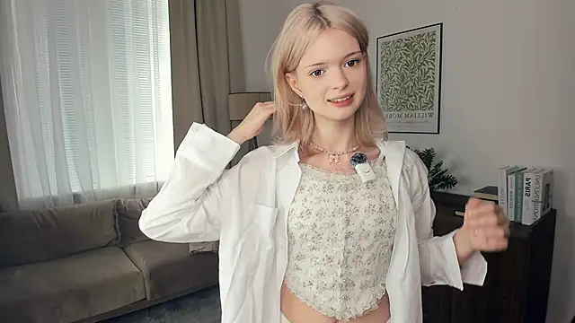 LaureMestler online show from October 1, 8:31 am